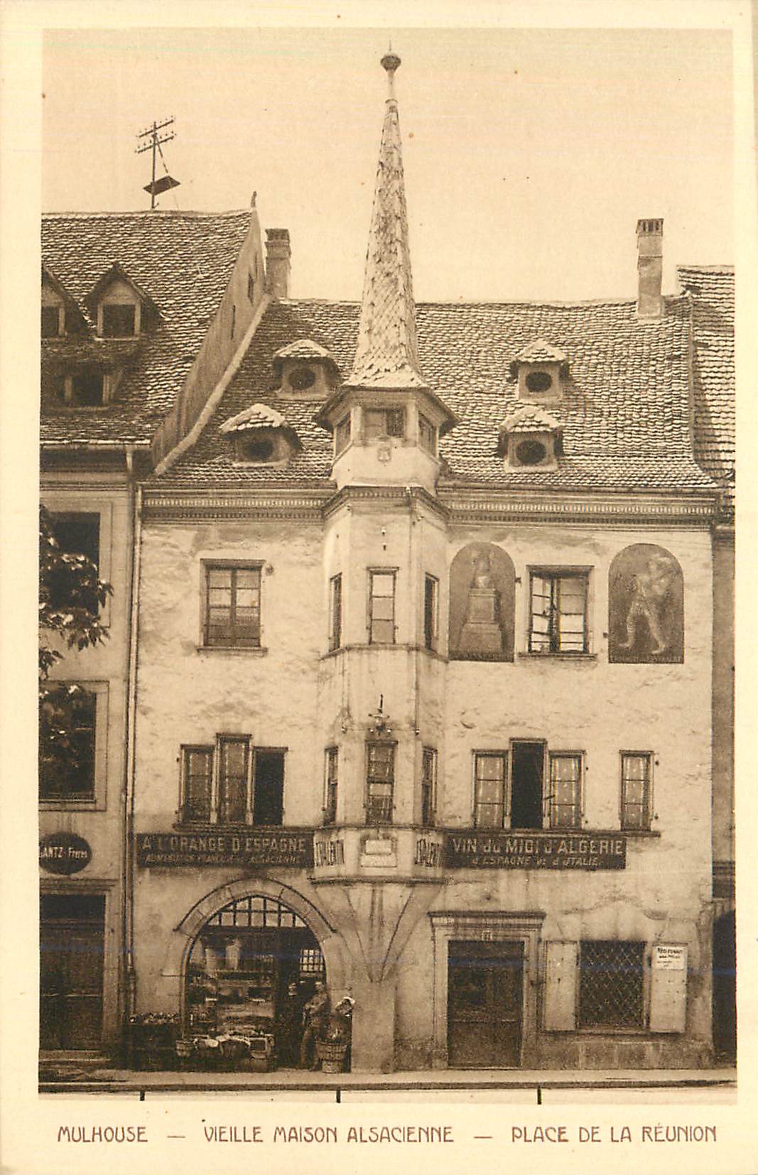 CPA Mulhouse Vieille Maison Alsacienne Place de la Reunion 