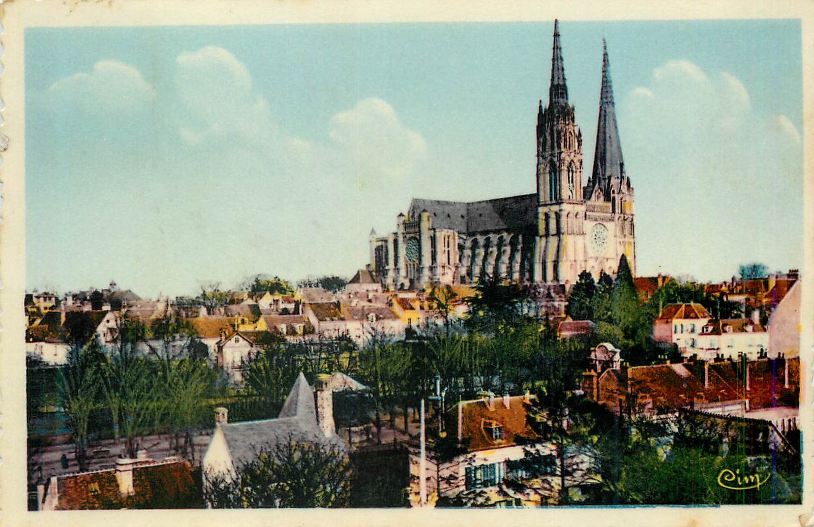 CPM Chartres E et L Vue generale et sa Cathedrale 