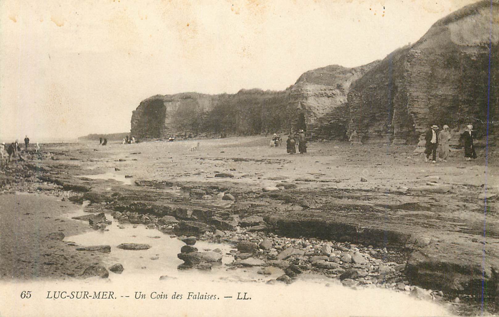 CPA Luc sur Mer Un coin des Falaises 