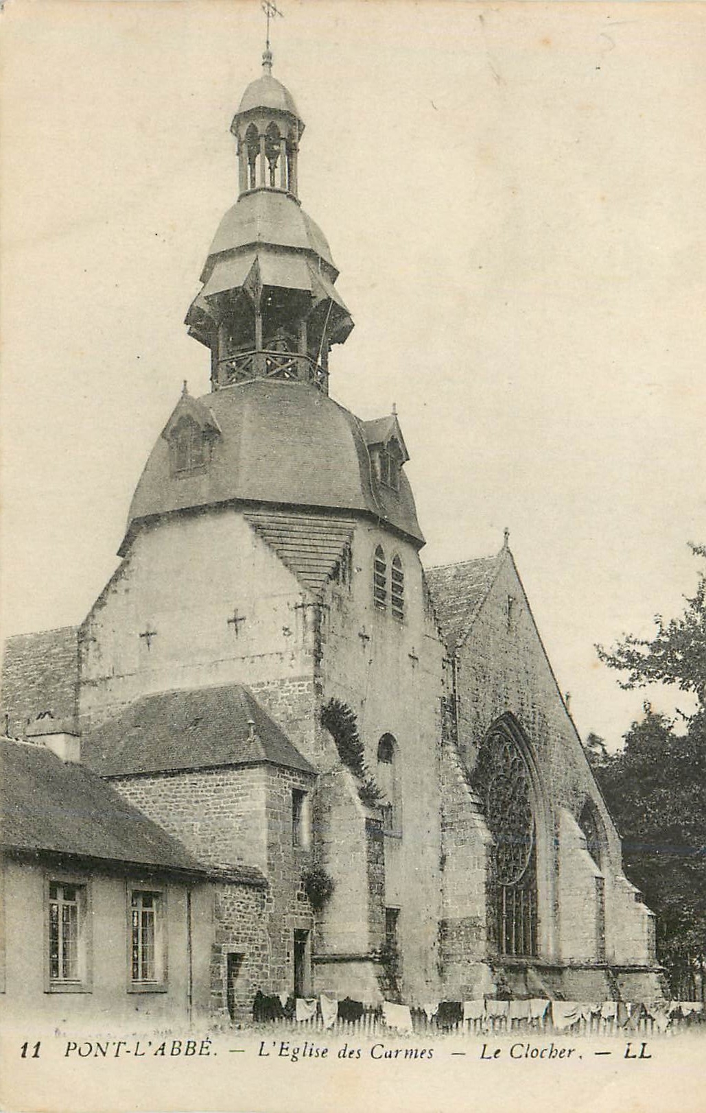 CPA Pont l Abbe L Eglise des Carmes Le Clocher 