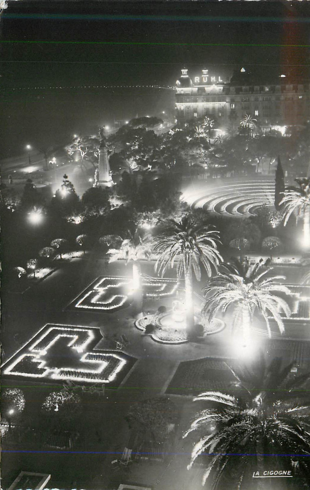 CPM Nice la nuit Effets de lumiere dans les Jardins Albert 1er