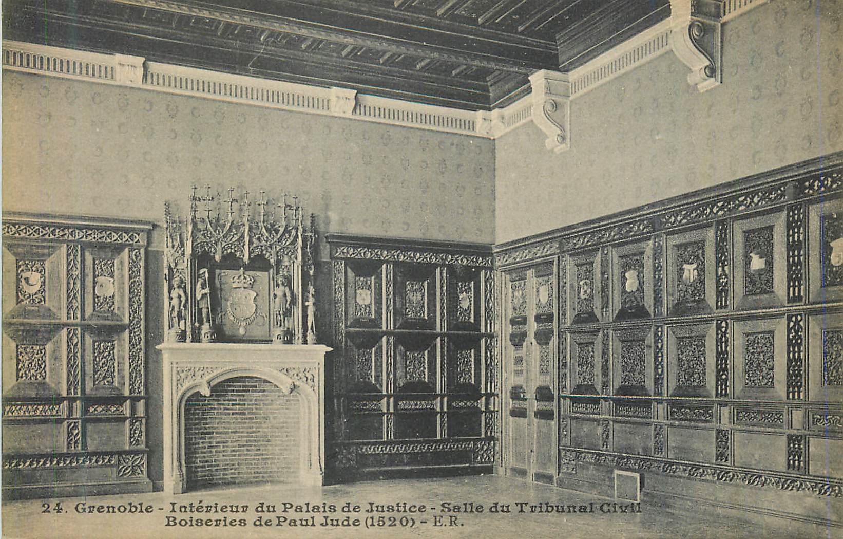Grenoble - Intérieur du Palais de Justice - Salle du Tribunal Civil - Boiseries de Paul Jude (1520) - E.R.