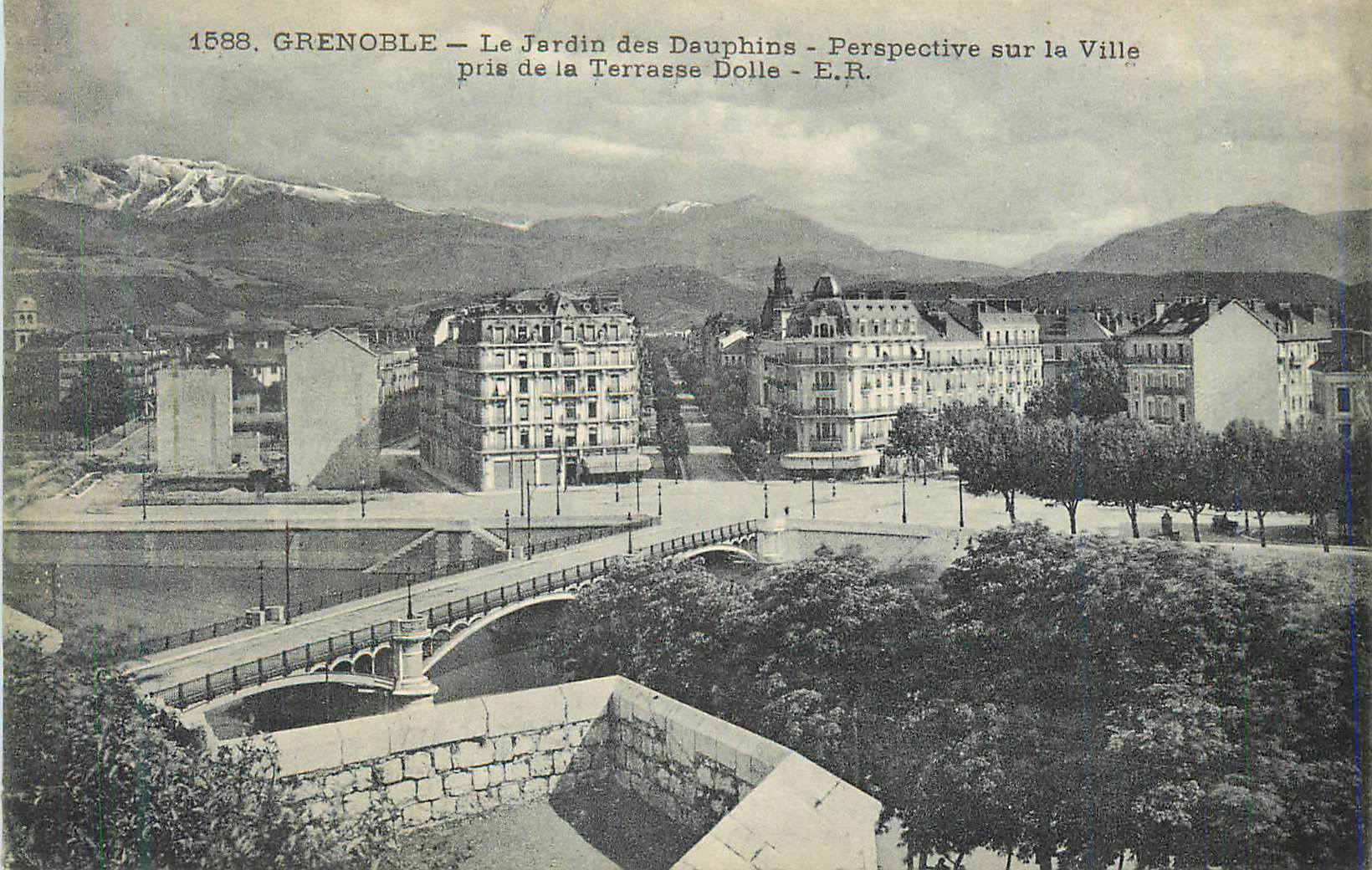 Grenoble — Le Jardin des Dauphins — Perspective sur la Ville — E.R.
