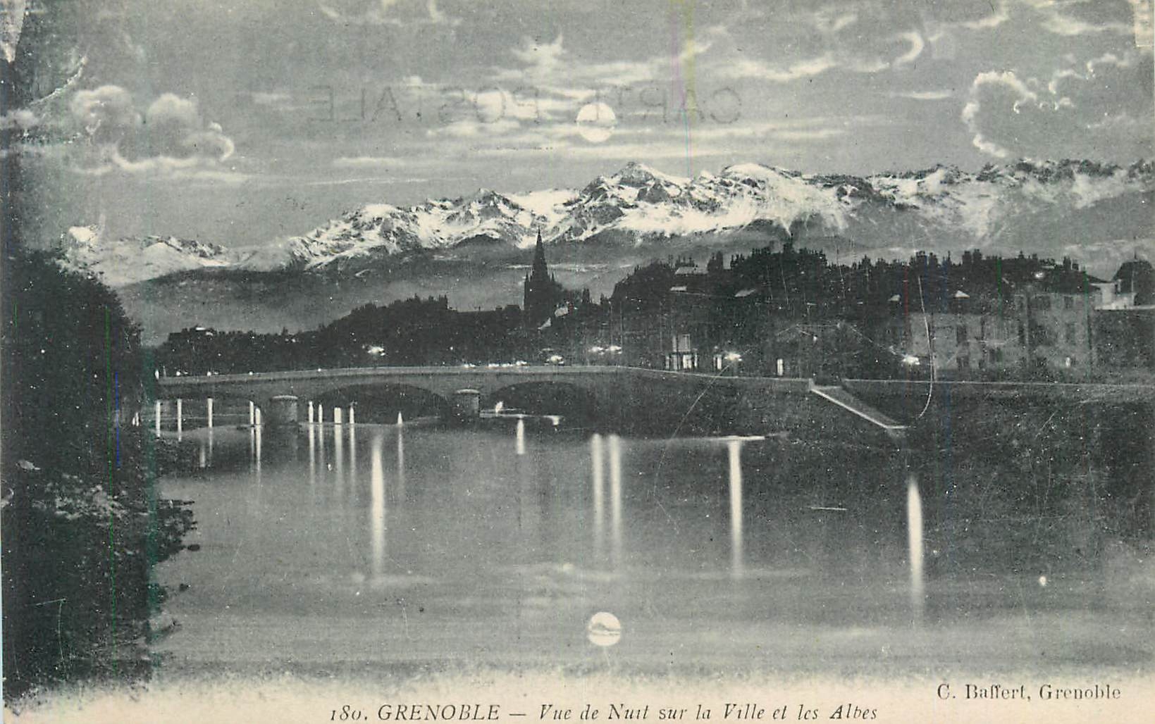 Grenoble — Vue de Nuit sur la Ville et les Alpes