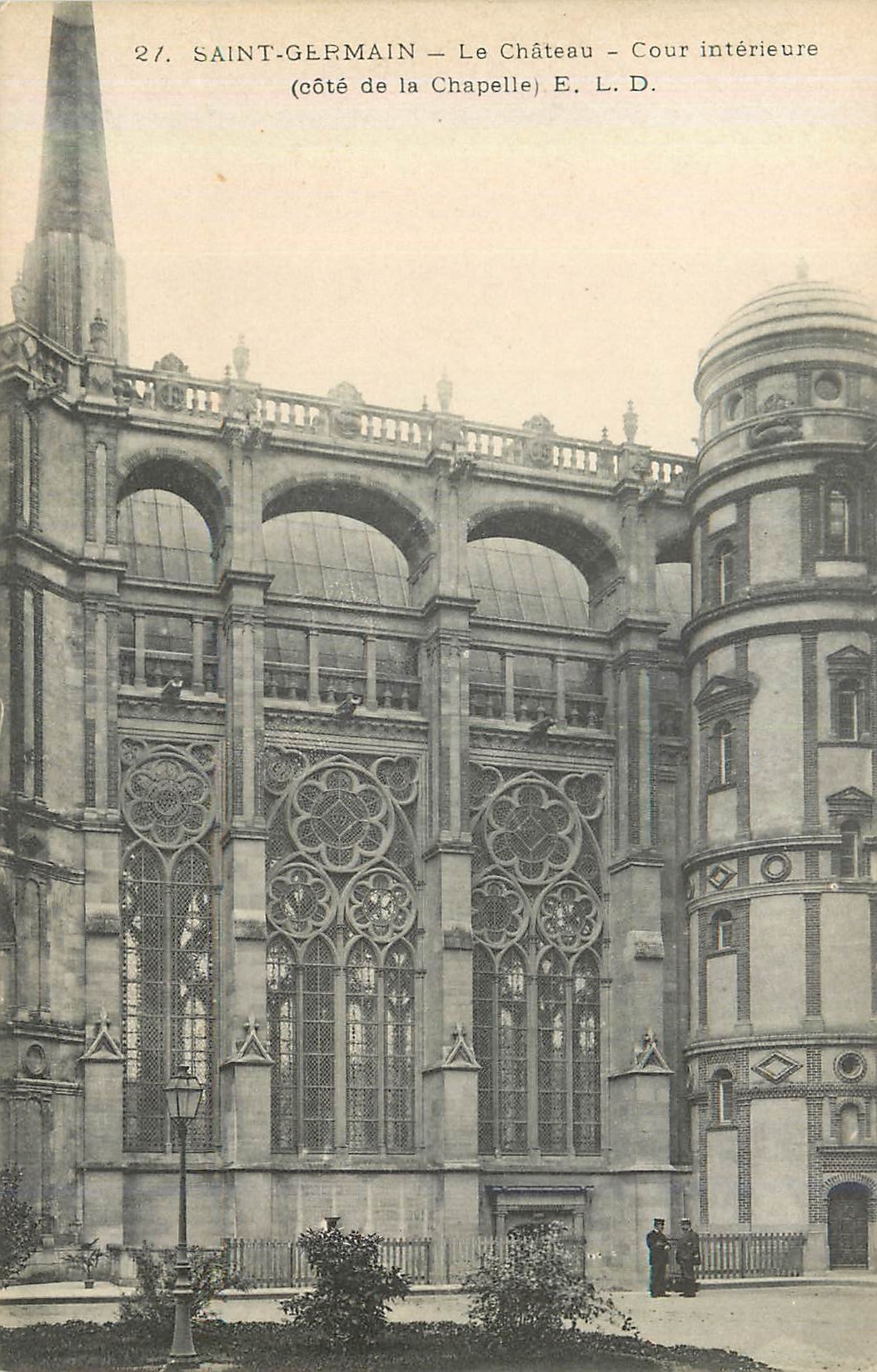Saint-Germain - Le Château - Cour intérieure (côté de la Chapelle) - E. L. D.