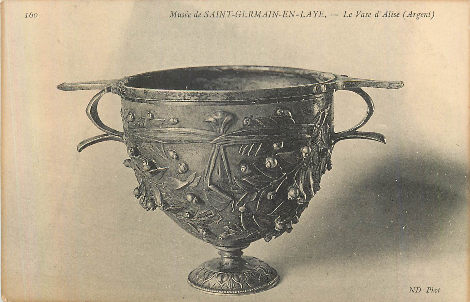 CPA Musee de Saint Germain en Laye Le Vase d Alise argent 