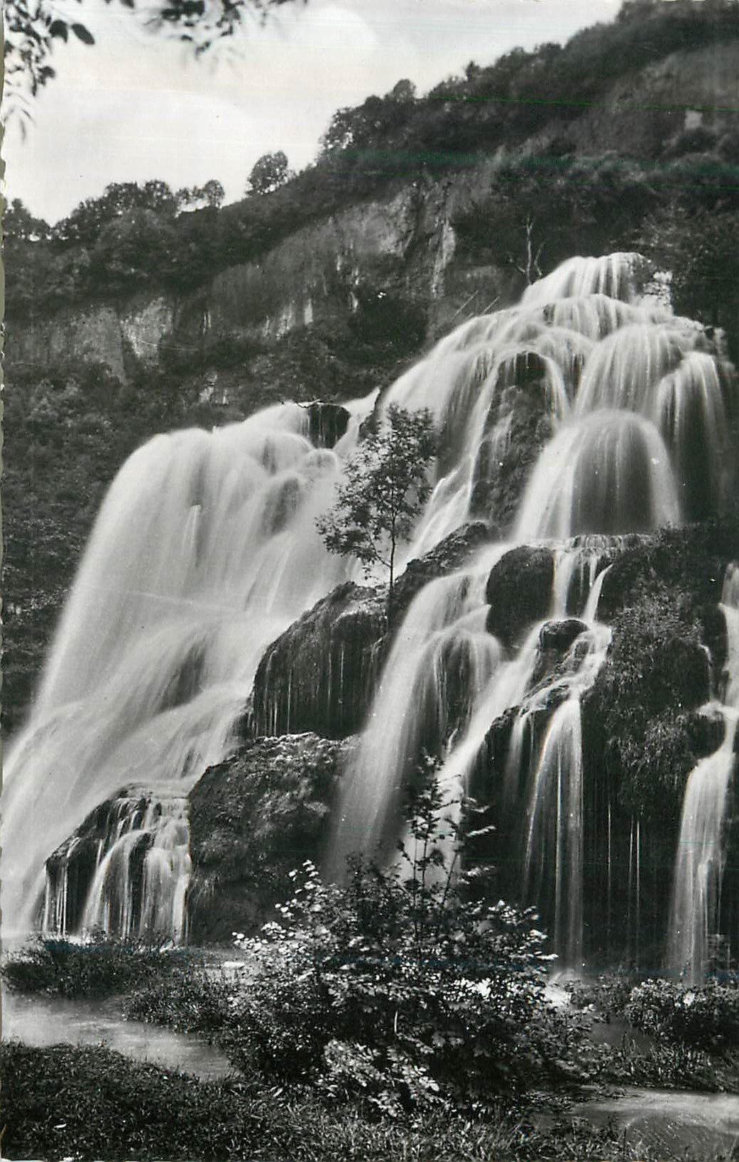 CPM Baume les Messieurs Jura La Cascade par grandes eaux 