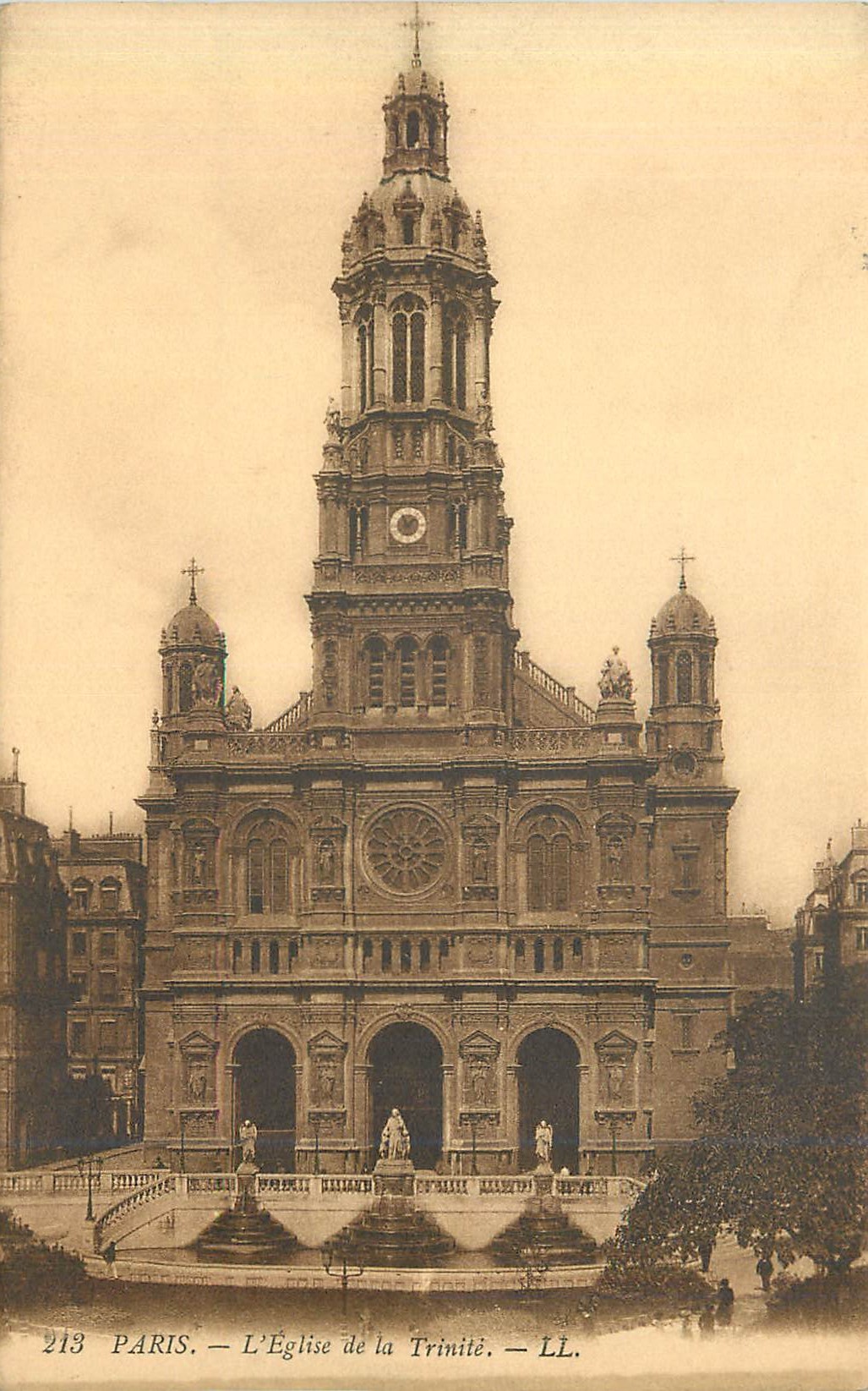 CPA Paris L Eglise de la Trinite 