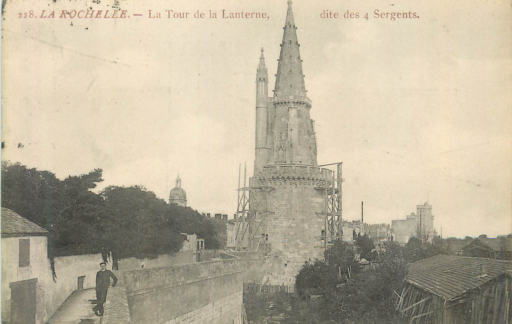 CPA La Rochelle La Tour de la Lanterne 