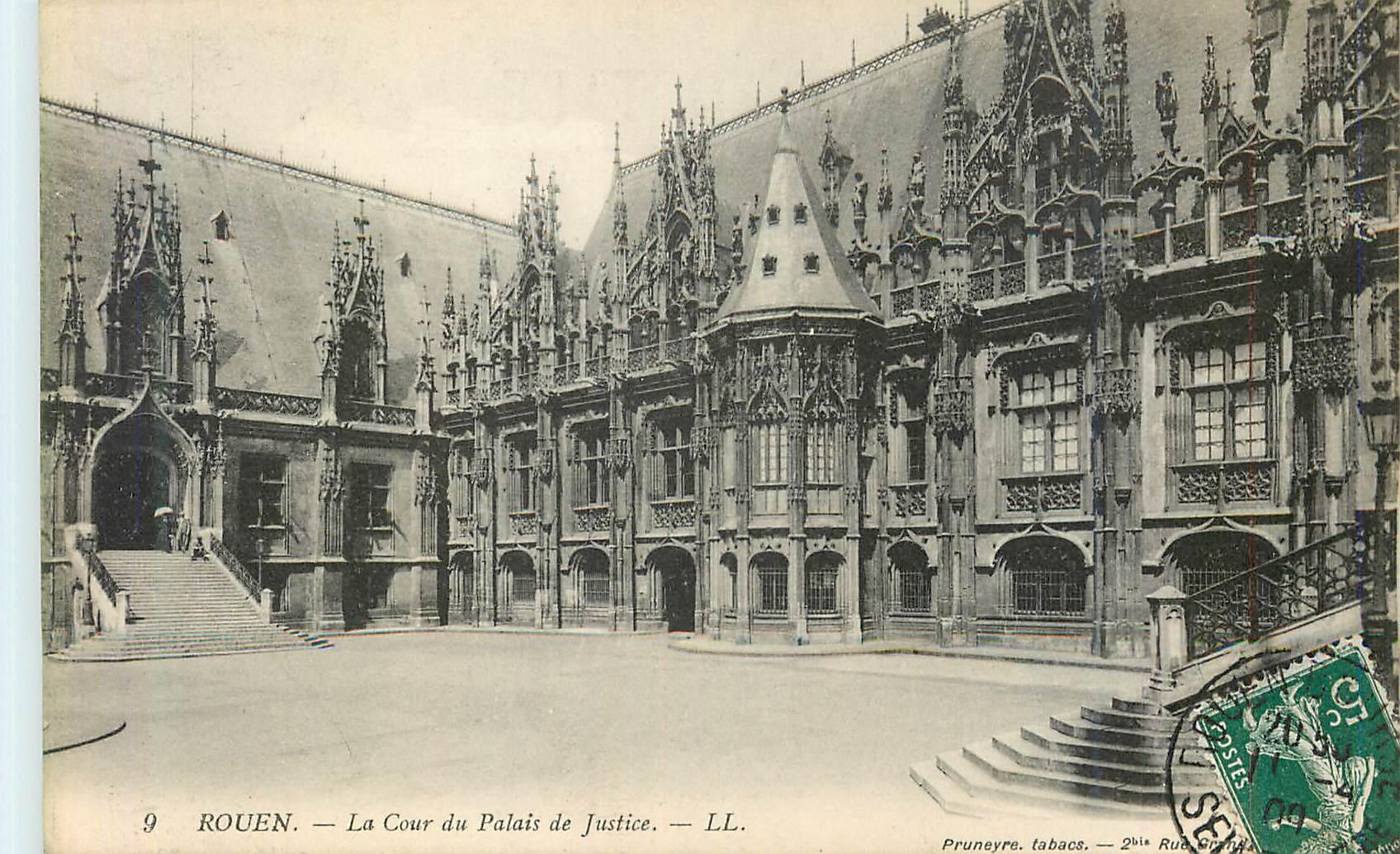 CPA Rouen La Cour du Palais de Justice 