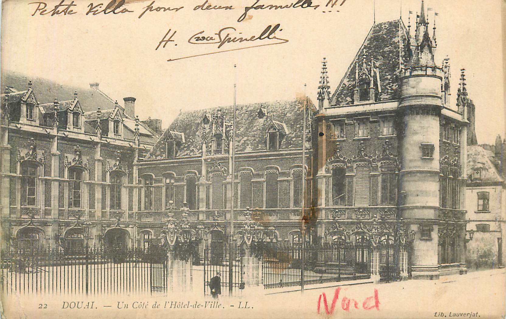 CPA Douai Un Cote de l Hotel de Ville 