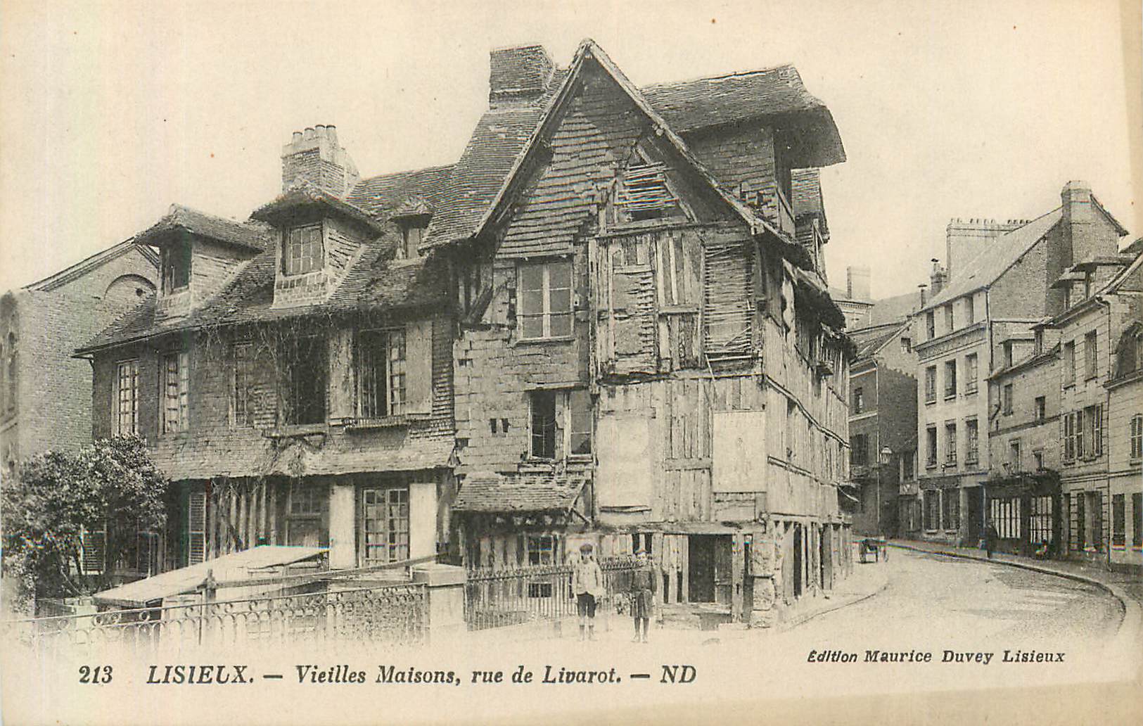 Lisieux — Vieilles Maisons, rue de Livarot — Édition Maurice Duvey Lisieux