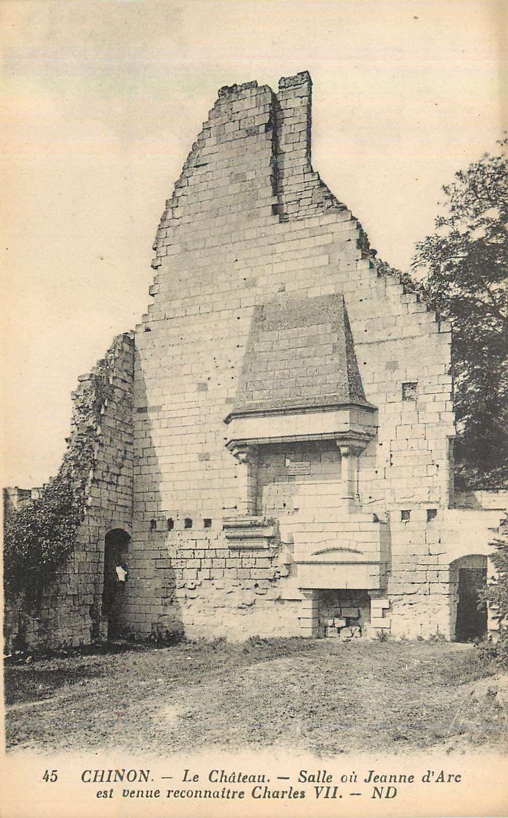 CPA Chinon Le Chateau Salle on Jeanne d Arc 