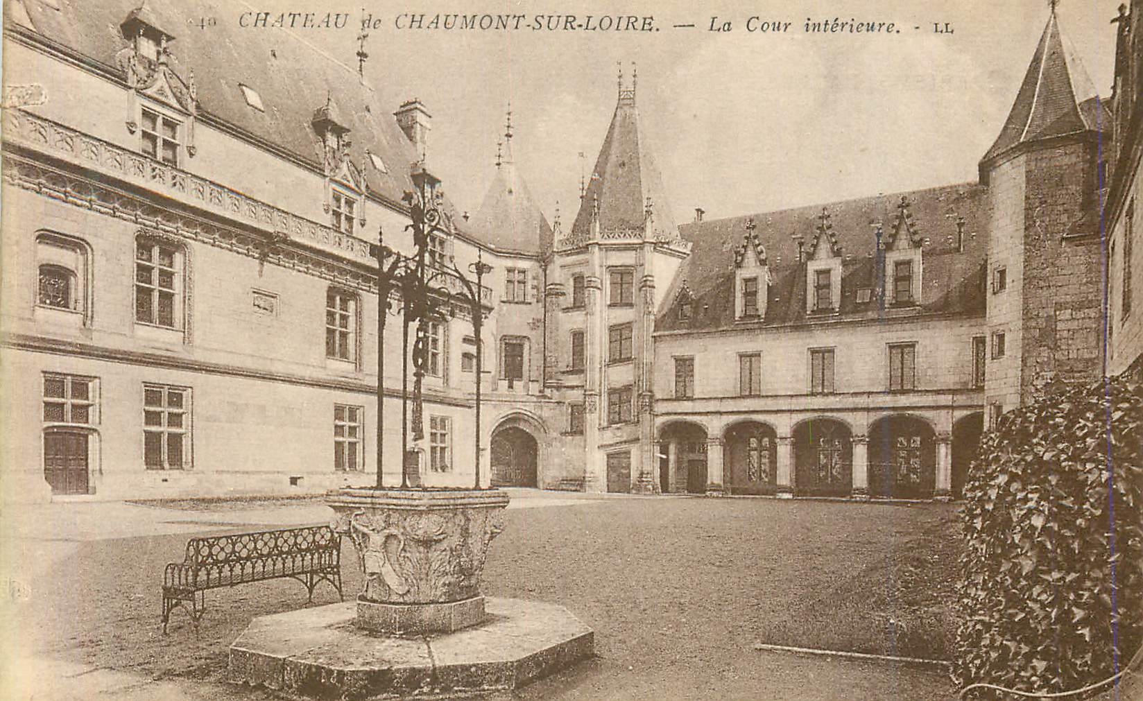 CPA Chateau de Chaumont sur Loire La Cour interieure 