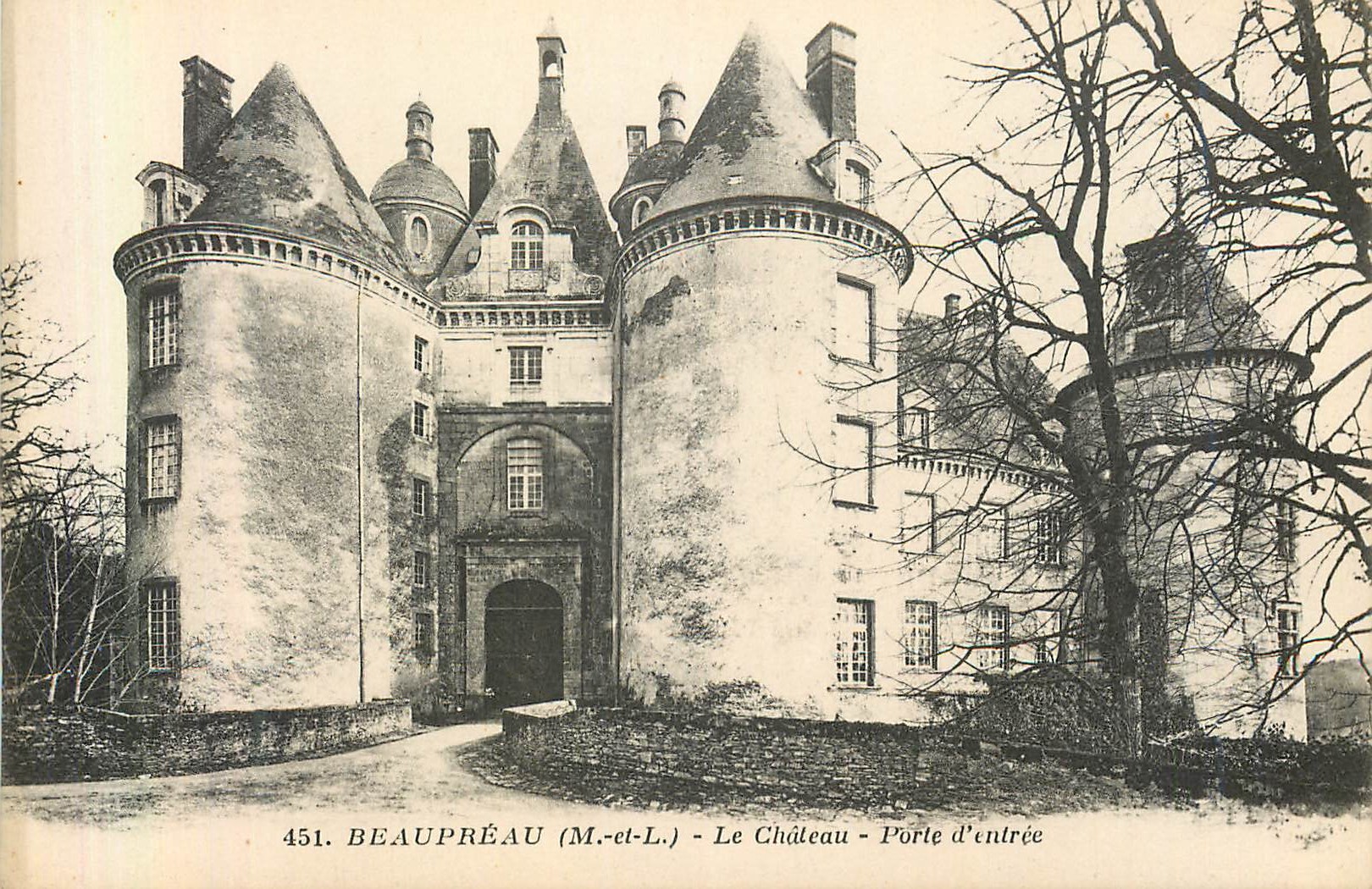 CPA Beaupreau M et L Le Chateau Porte d Entree 