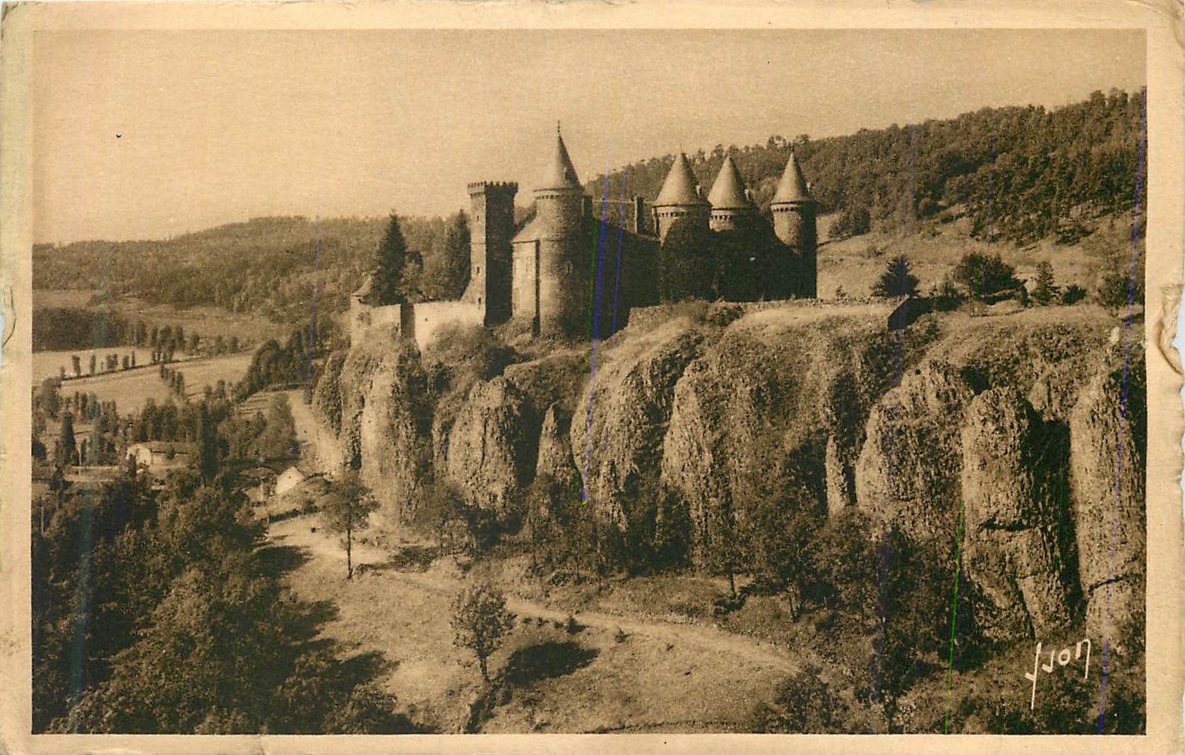 CPA Environs de Saint Flour Cantal Le pittoresque chateau du Saillans 