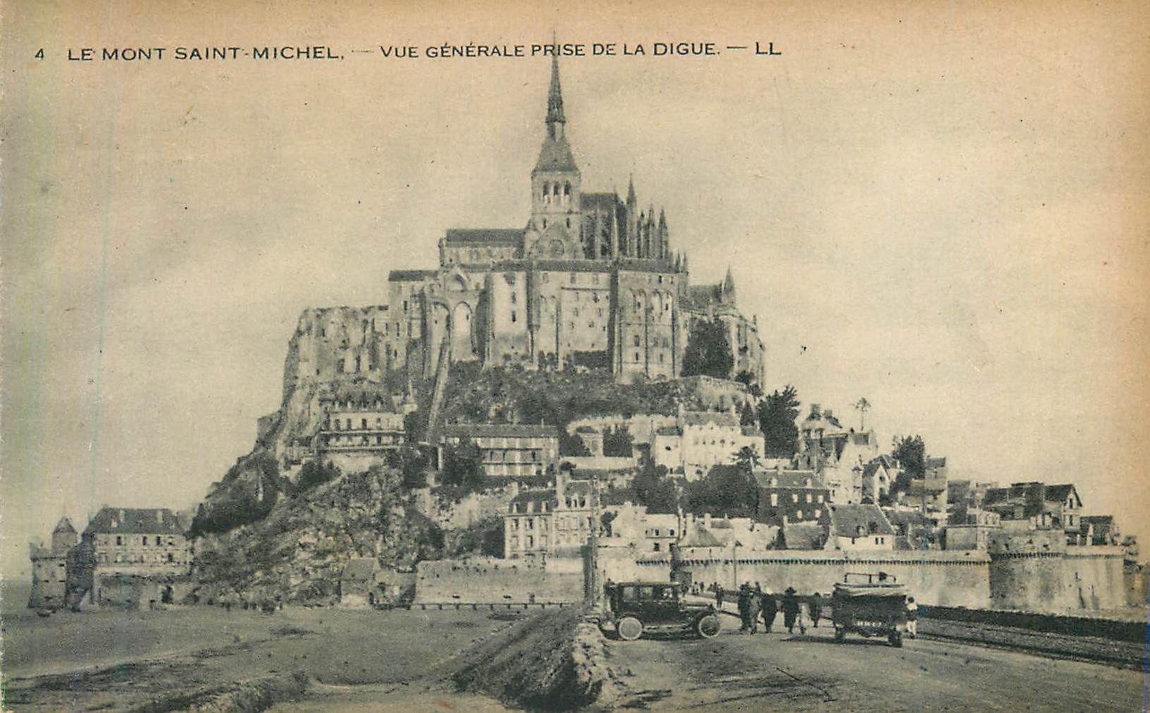 Le Mont Saint-Michel — Vue générale prise de la digue — LL