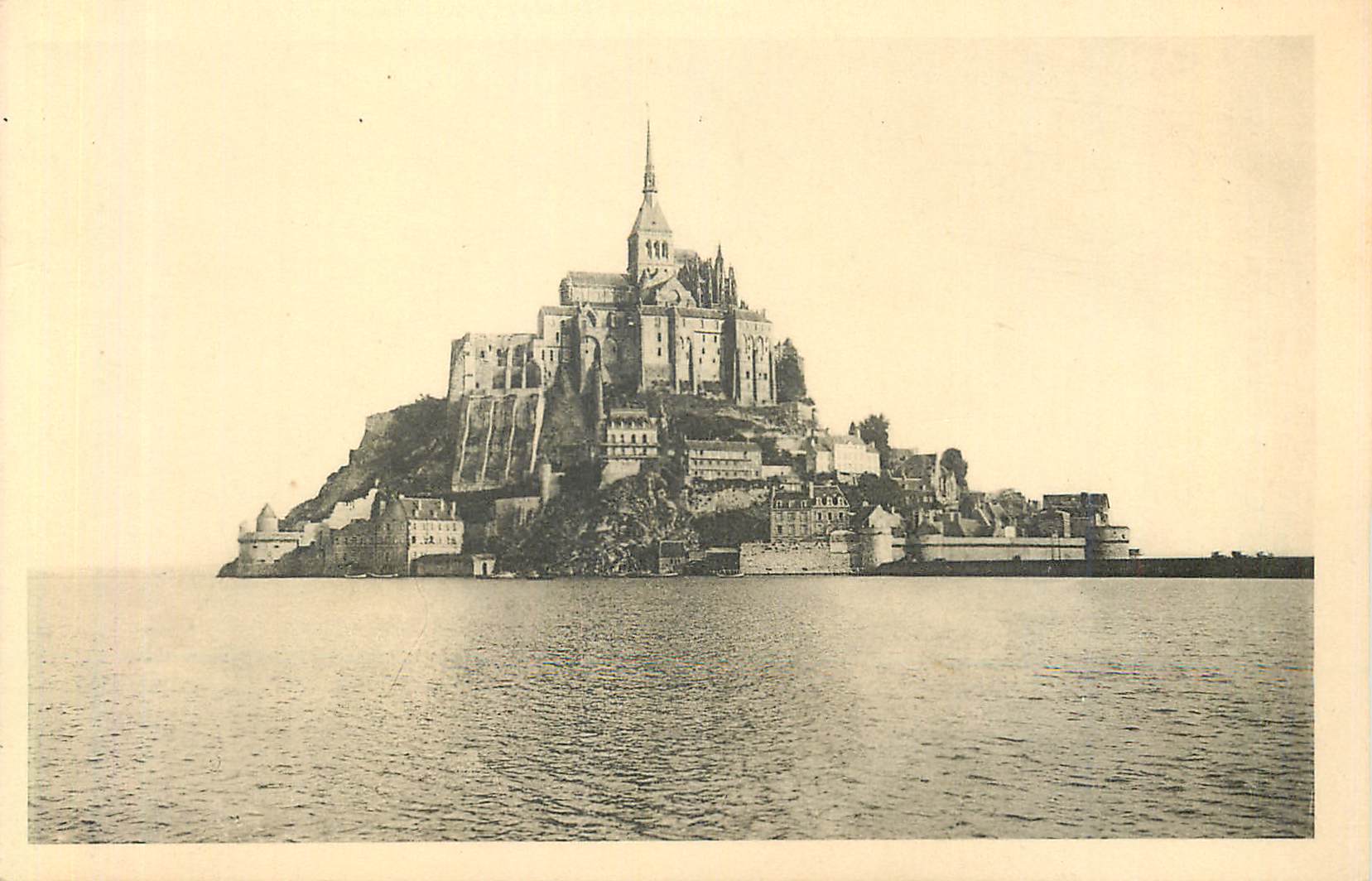 Mont Saint-Michel — Vue Générale — Face ouest — Edition des Monuments Historiques, Paris