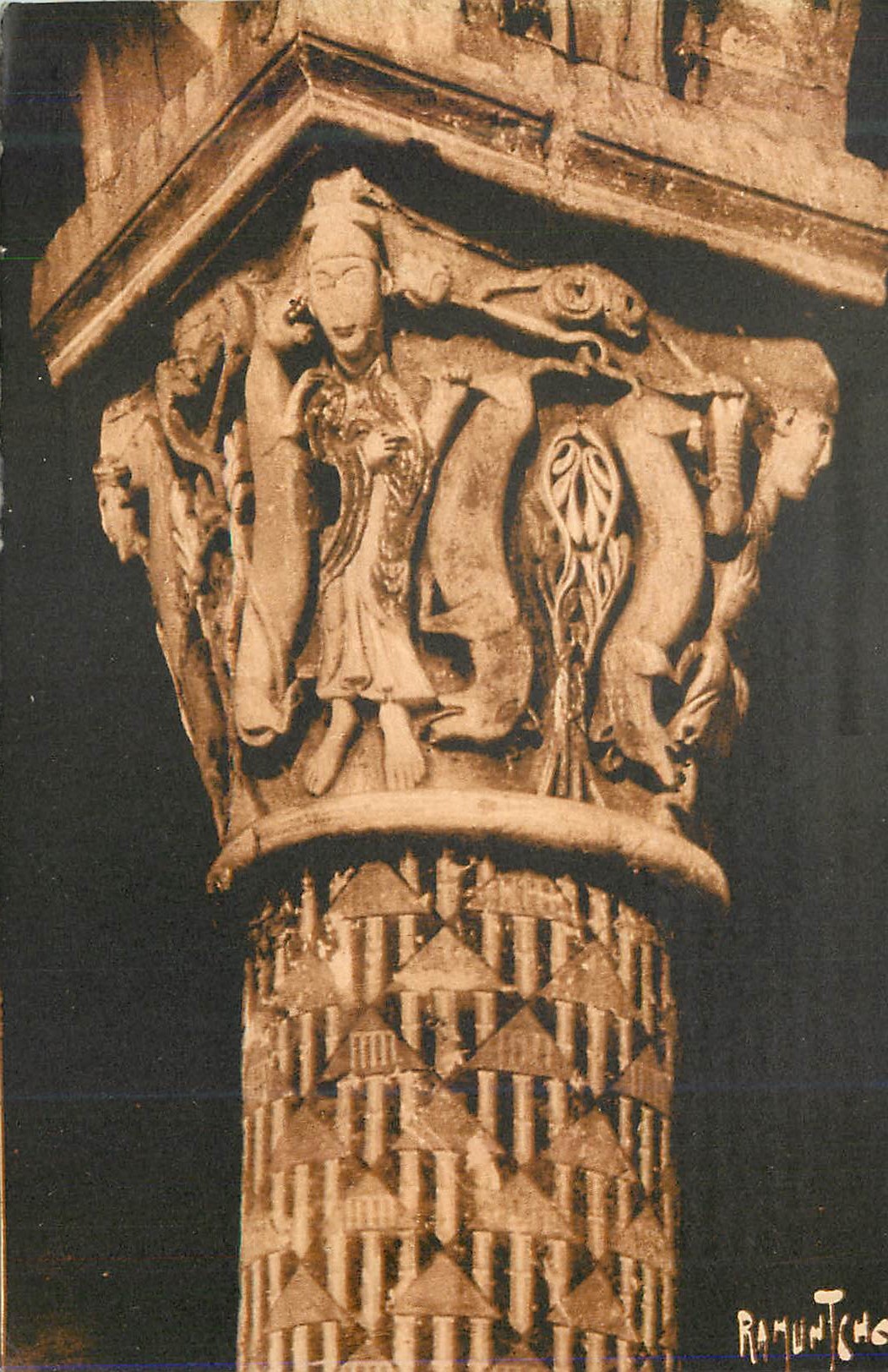 Poitiers — Église Sainte-Radegonde — Chapiteau du chœur — Éditeur Raymond Bergevin, n° 2146