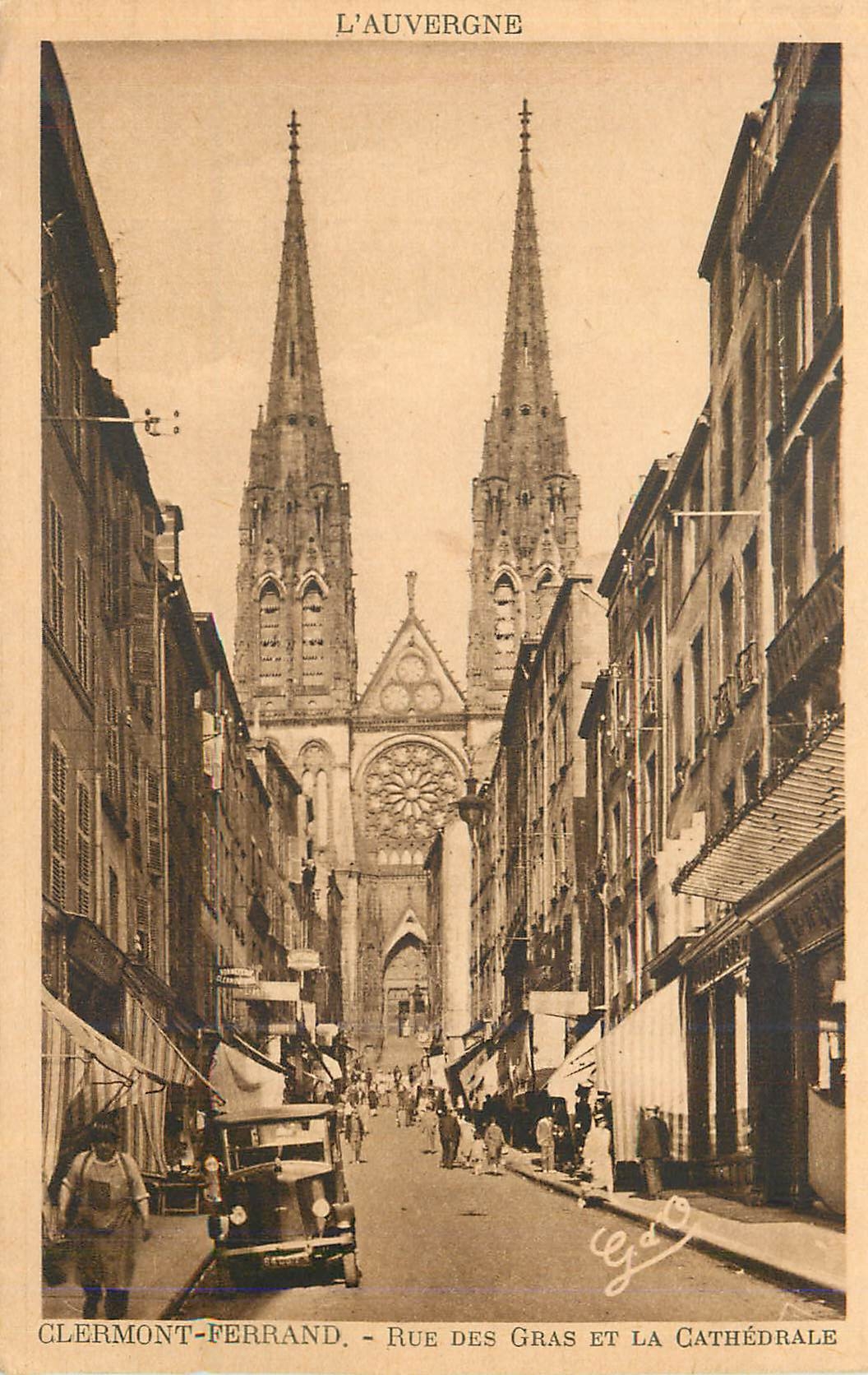 CPA Clermont Ferrand Rue des Gras et la Cathedrale 