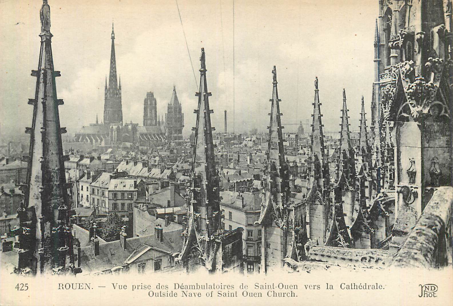 CPA Rouen Vue prise des Deambulatories de Saint Ouen vers la Cathedrale 