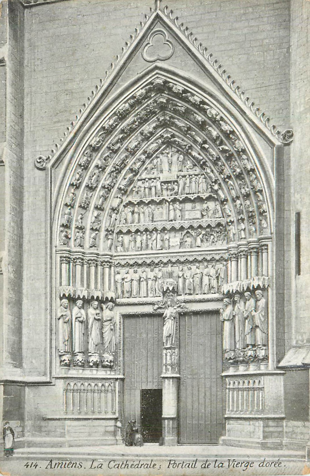 CPA Amiens La Cathedrale Portail de la Vierge doree 