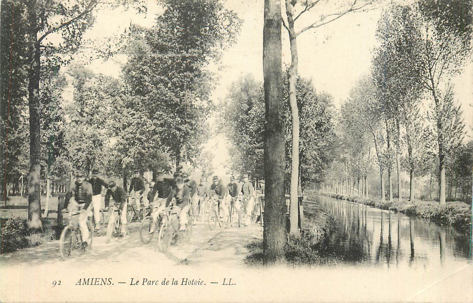 CPA Amiens Le Parc de la Hotoie Cycle Velo Militaria