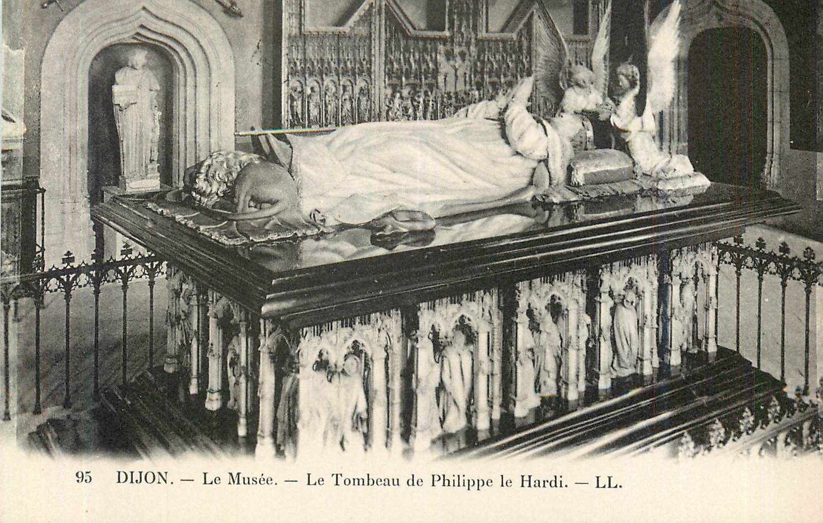 Dijon — Le Musée — Le Tombeau de Philippe le Hardi — LL.