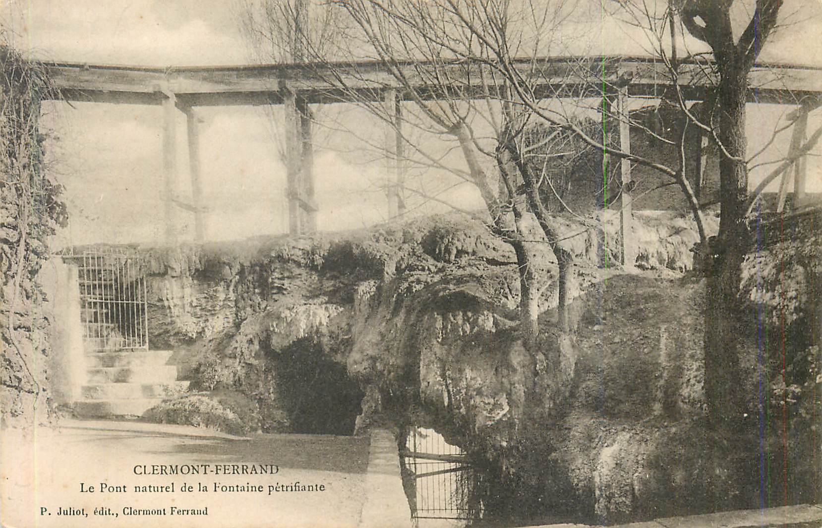 CPA Clermont Ferrand Le Pont naturel de la Fontaine petrifiante 
