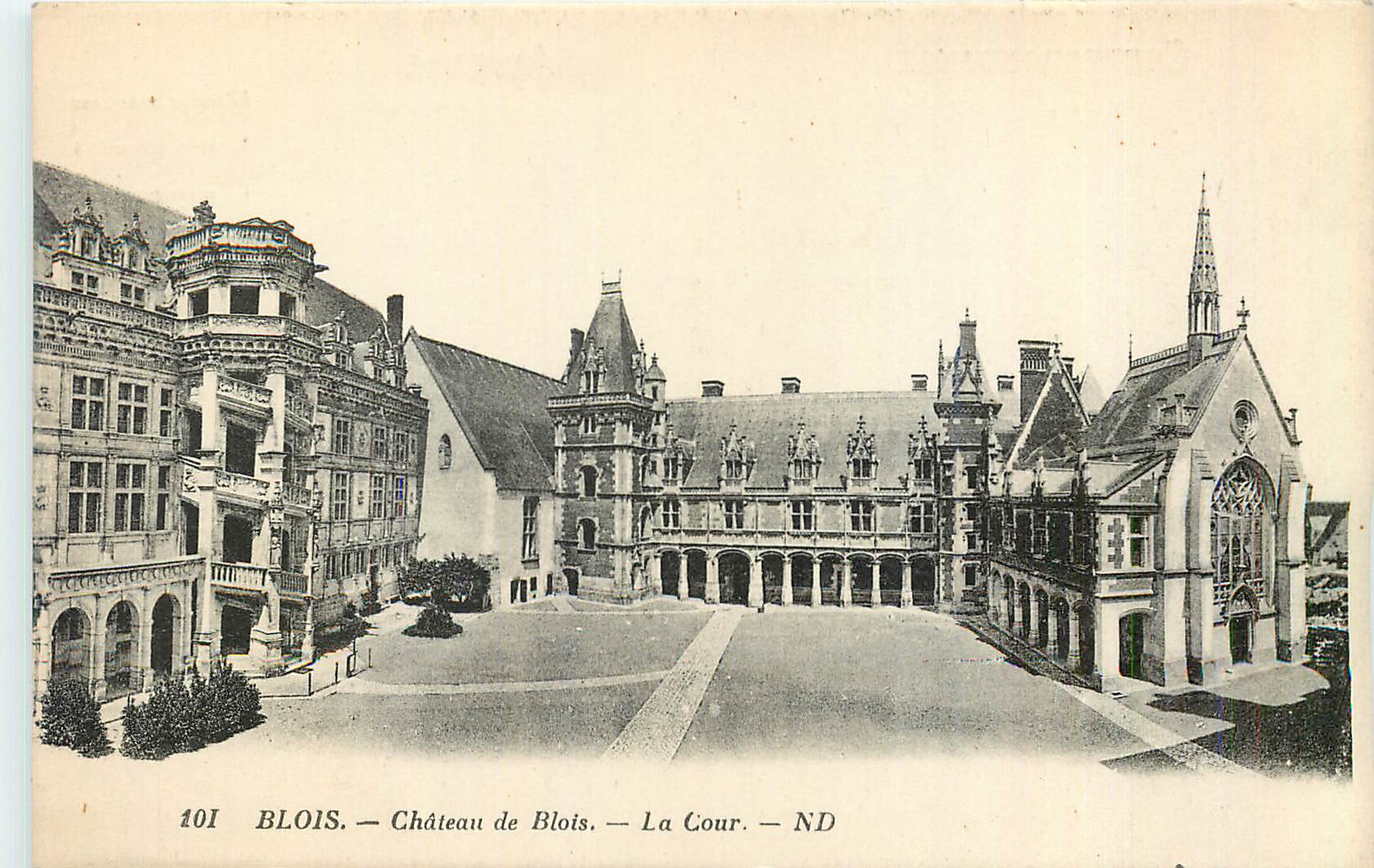 CPA Blois Chateau de Blois La Cour 