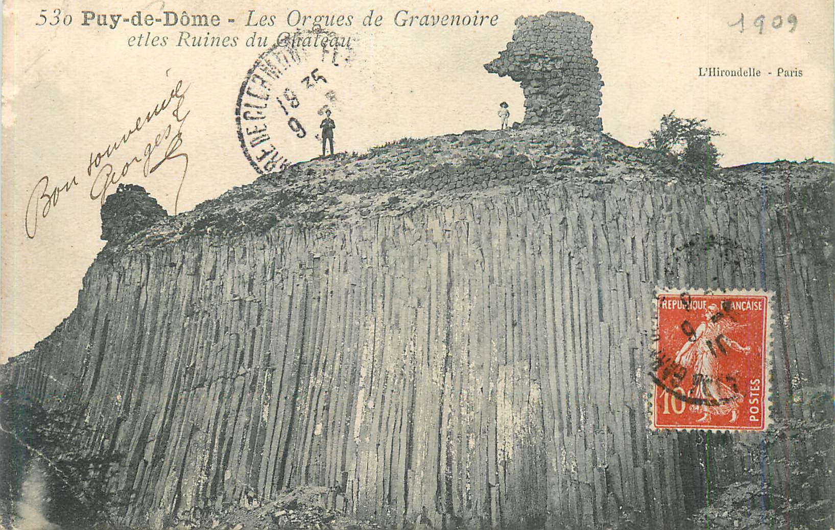 CPA Puy de Dome Les Orgues de Gravenoire etles Ruines du Chateau 