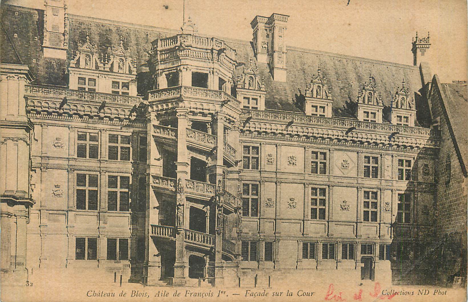 CPA Chateau de Blois dite de Francois Facade sur la Cour 