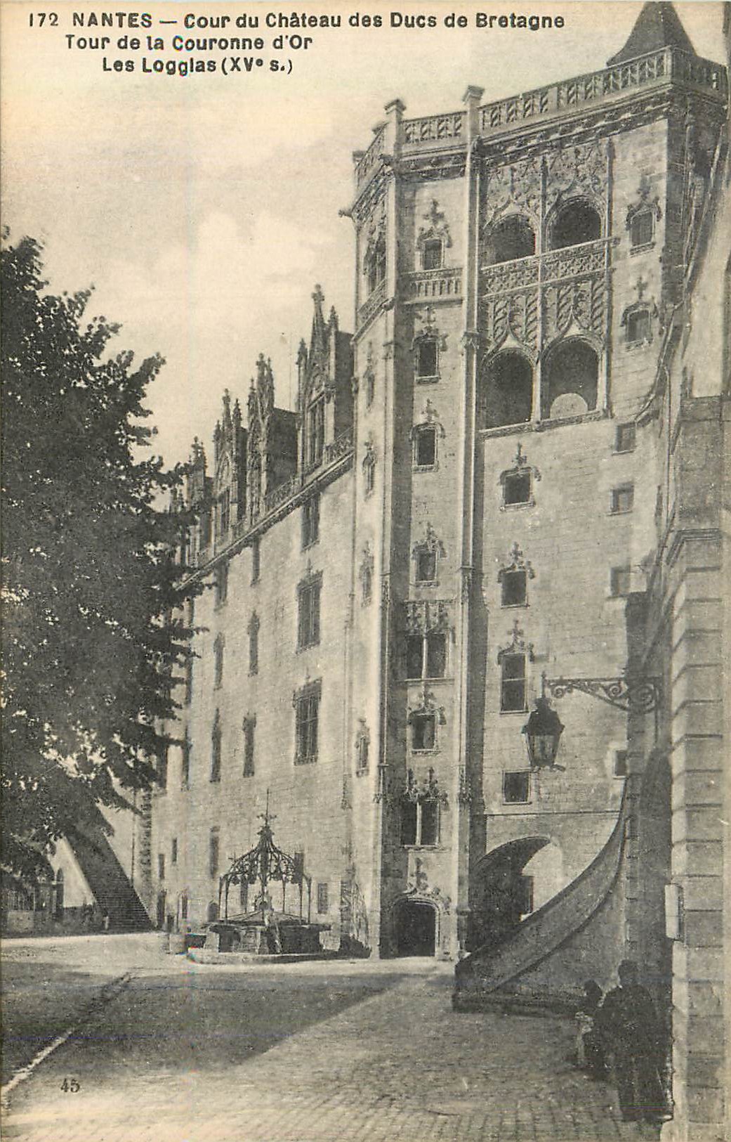 CPA Nantes Cour du Chateau des Ducs de Bretagne Tour de la Couoronne d Or Les Loggias 