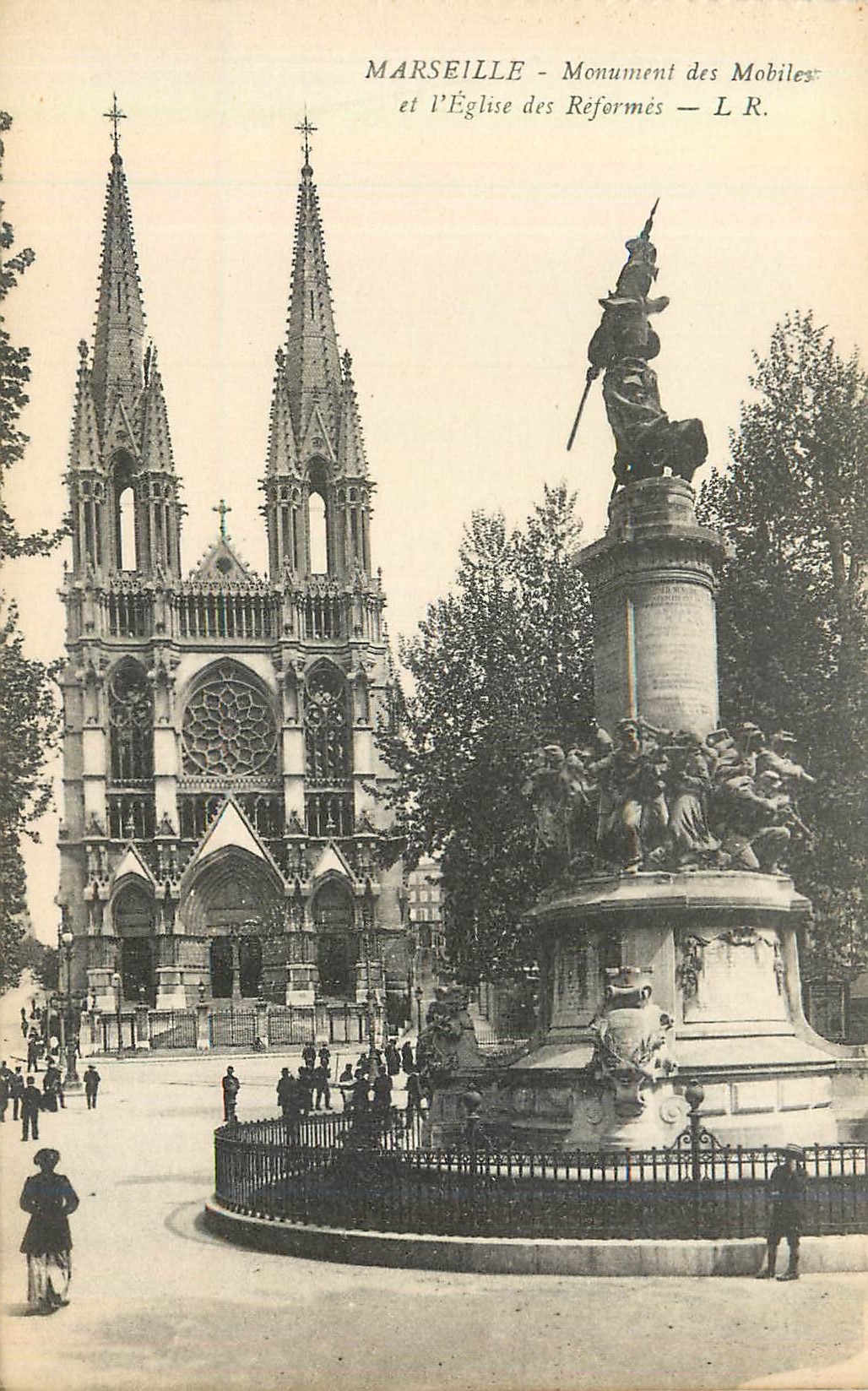 CPA Marseille Monument des Mobiles et l Eglise des Reformes 
