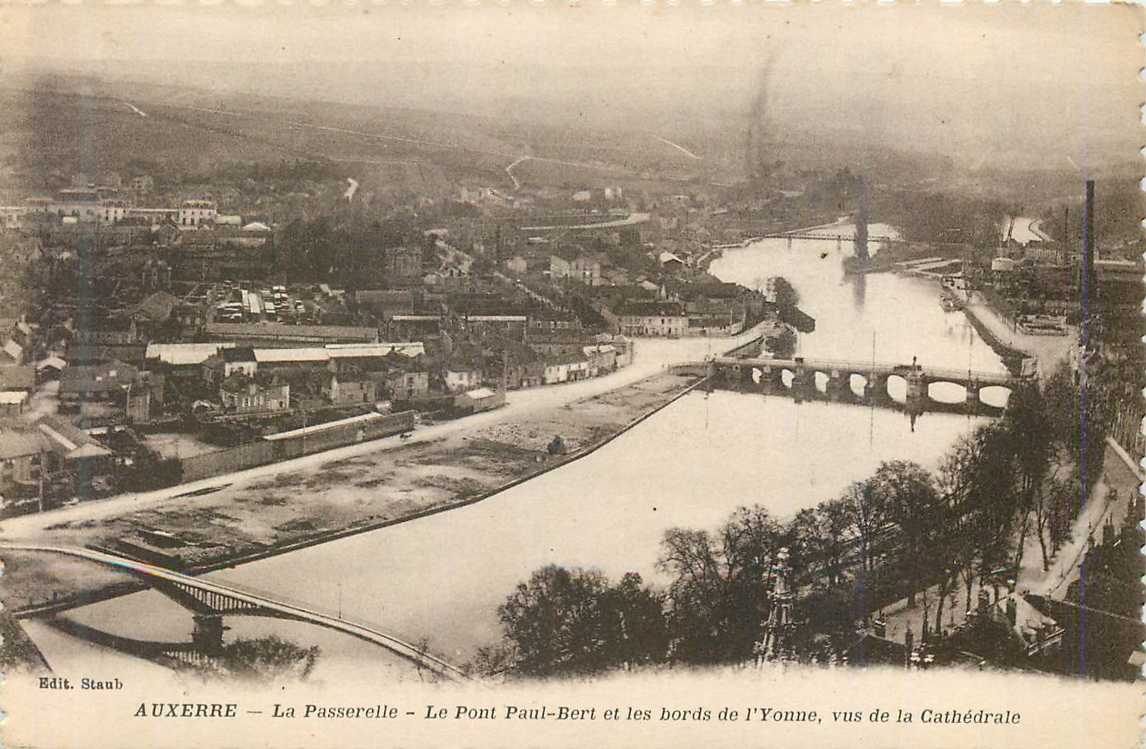 Auxerre — La Passerelle — Le Pont Paul-Bert et les bords de l’Yonne, vus de la Cathédrale — Edit. Staub