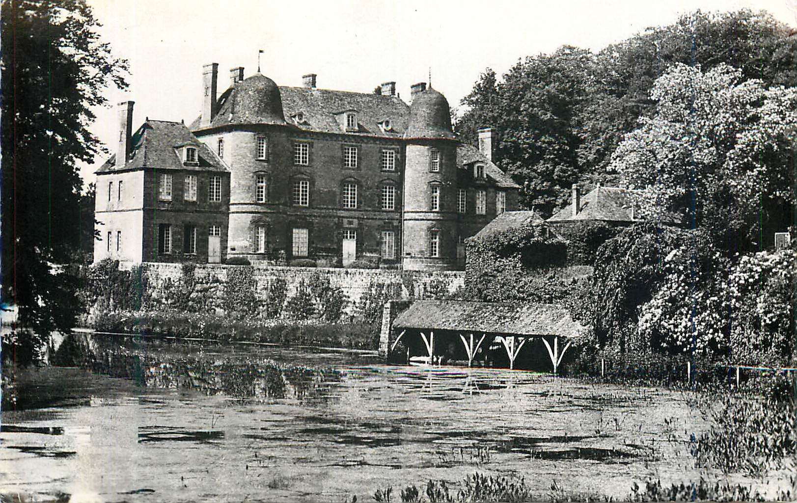 CPM Environs de Bagnoles de l Orne Chateau de Couterne 