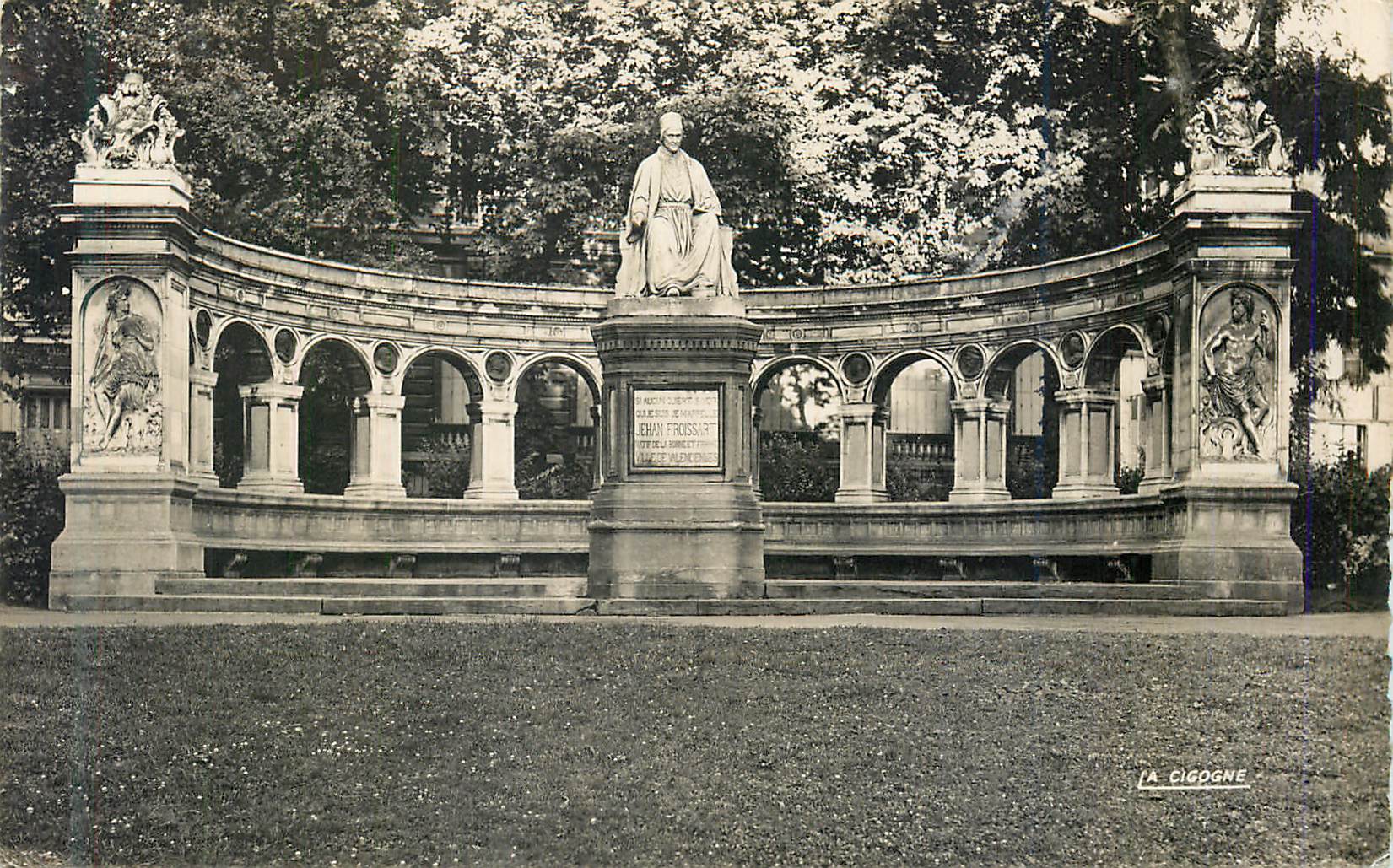 CPM Valenciennes Le monument du chroniqueur Froissart 