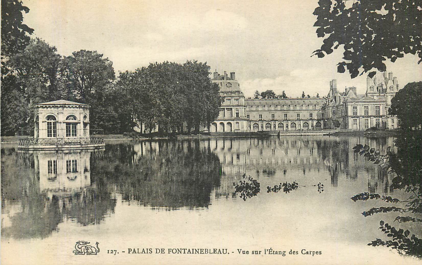 Palazzo di Fontainebleau — Vista sull'Étang des Carpes — Editore n°127