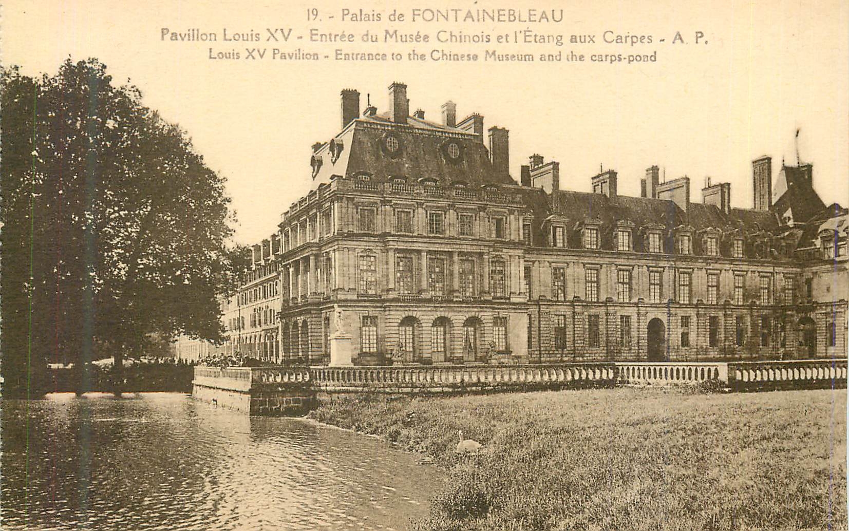 Palast von Fontainebleau — Pavillon Louis XV und Teich der Karpfen — A.P.