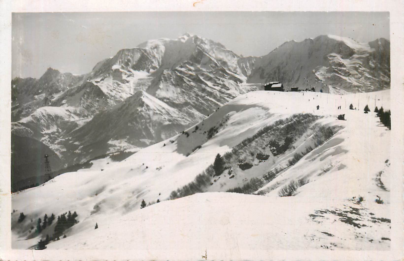 Gare supérieure du téléphérique de St-GERVAIS-Mt d'ARBOIS — Vue sur la Chaîne du Mont-Blanc