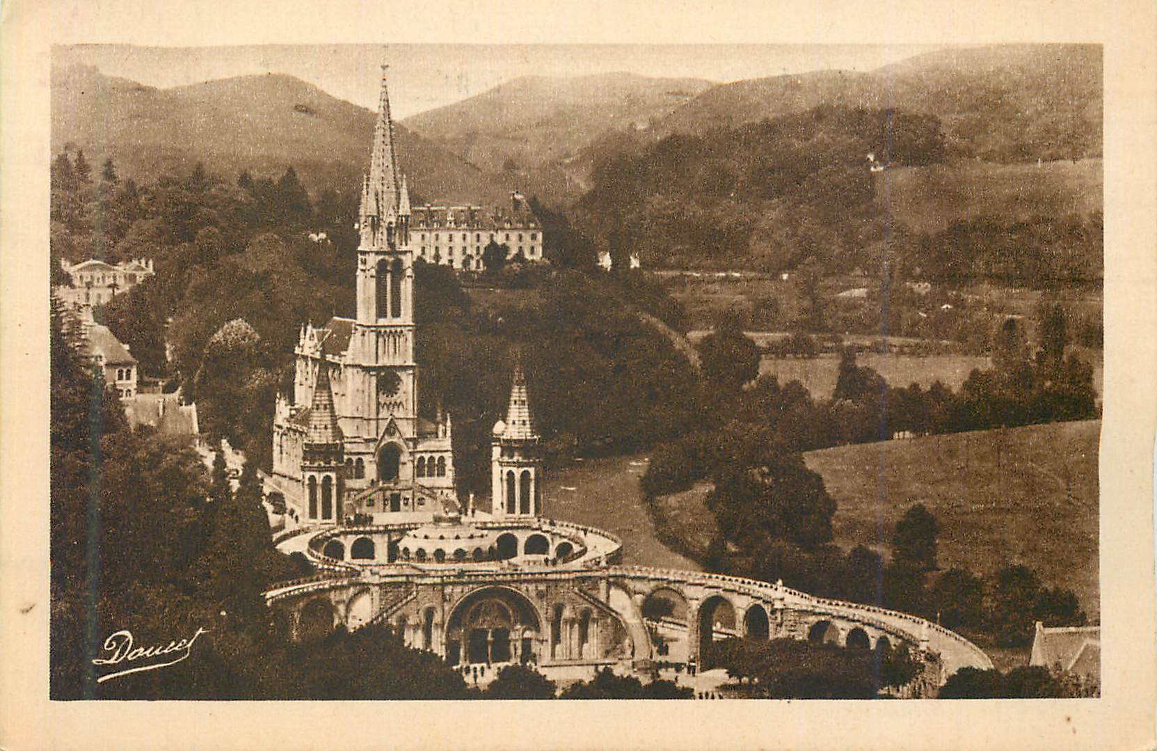 CPA Lourdes La Basilique vue de Face 
