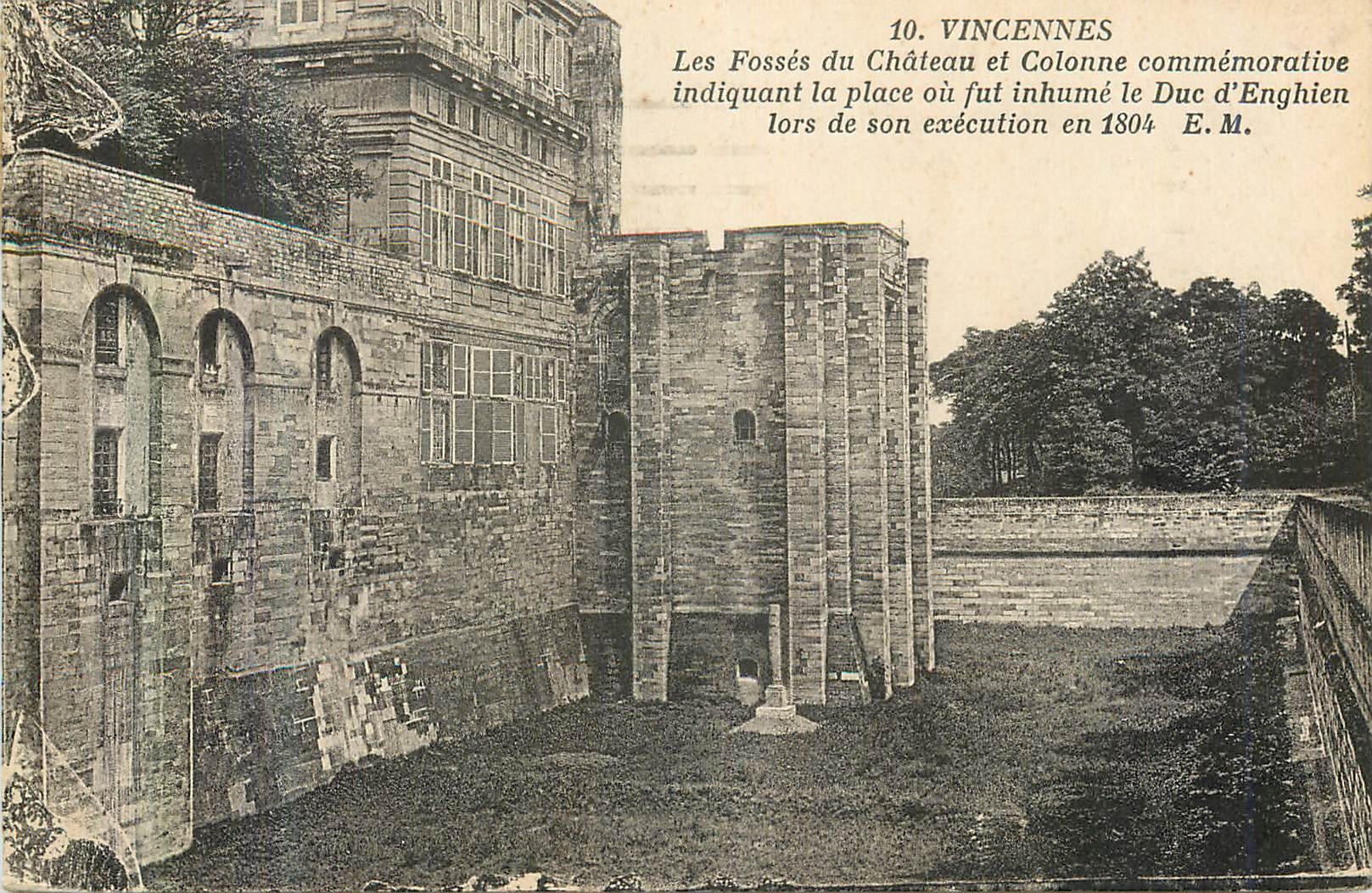 CPA Vincennes Les Fosses du Chaeau et Colonne commemorative 