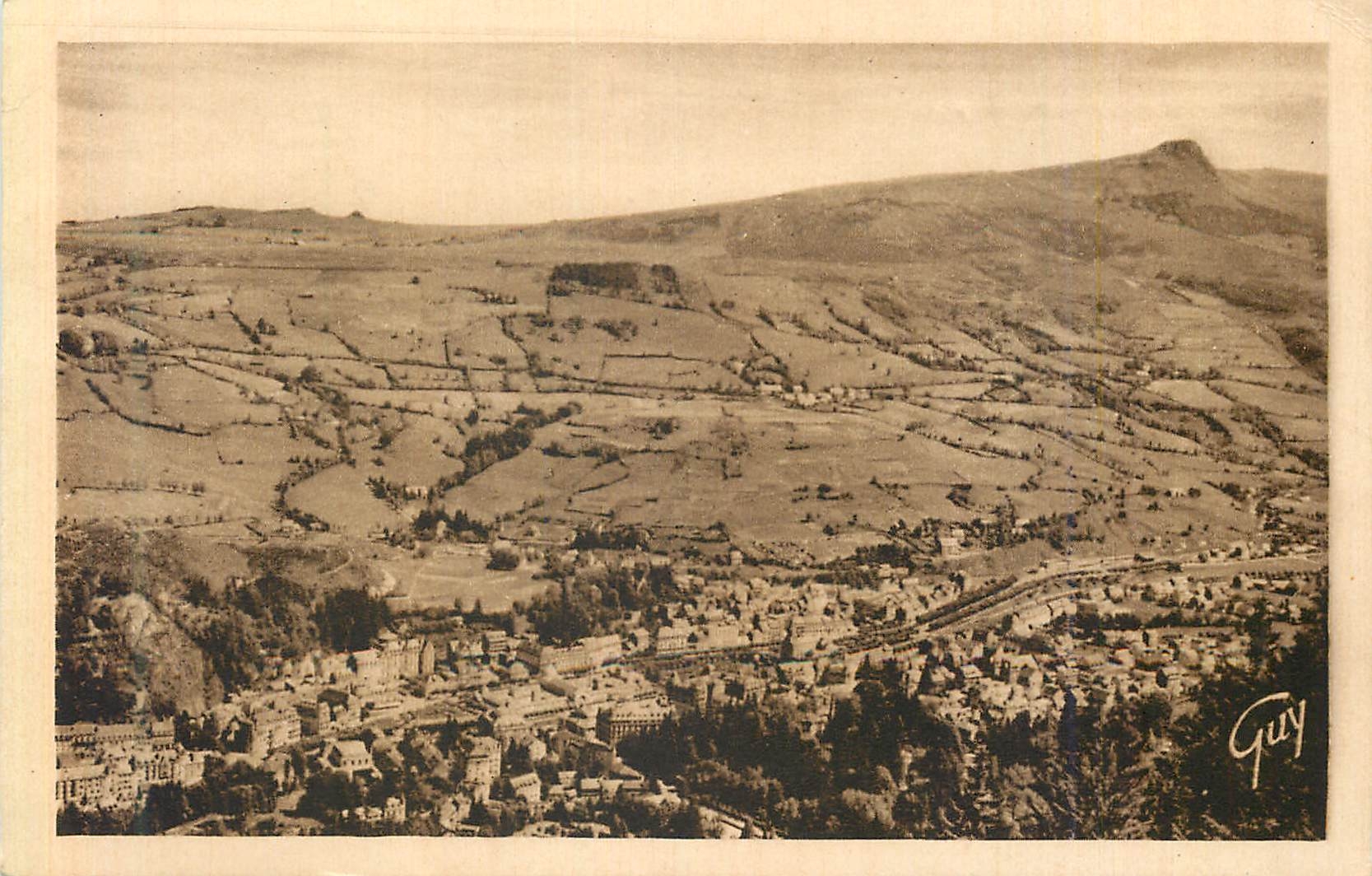 La Bourboule (P.-de-D.) — Vue générale prise du plateau de Charlannes, sur la ville et la Banne d'Ordanche (1.515 m.) — Guy