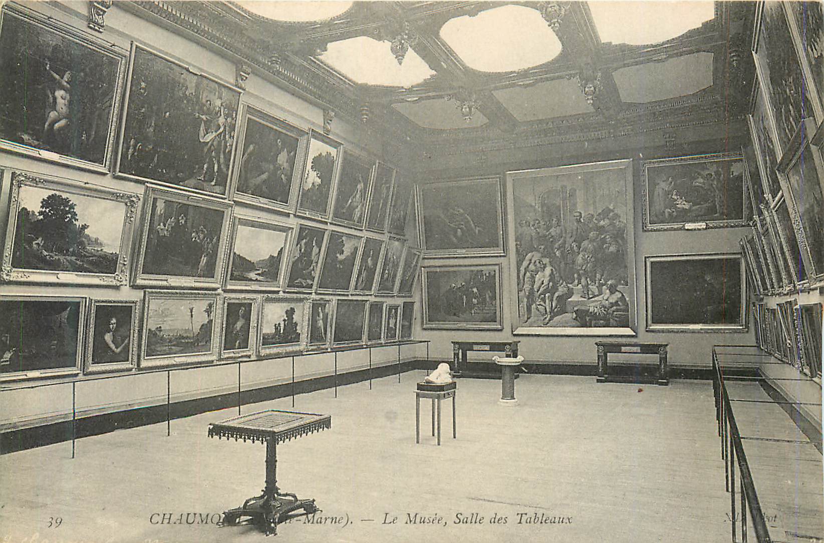 CPA Chaumont Marne Le Musee Salle des Tableaux 