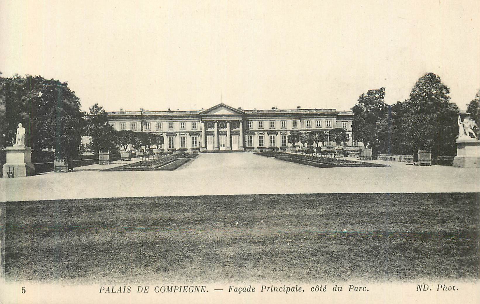 CPA Palais de Compiegne Facade principale cote du Parc 