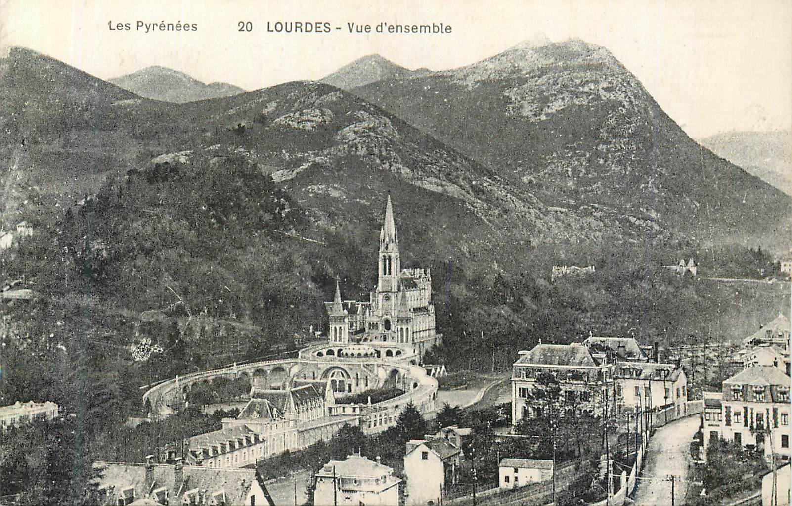 CPA Lourdes Vue d ensemble 
