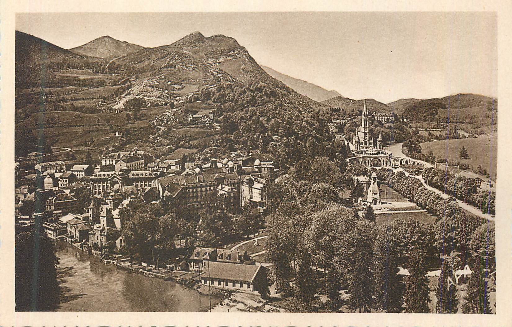 CPA Lourdes HP Vue generale Le Gave Le domaine de la Grotte 