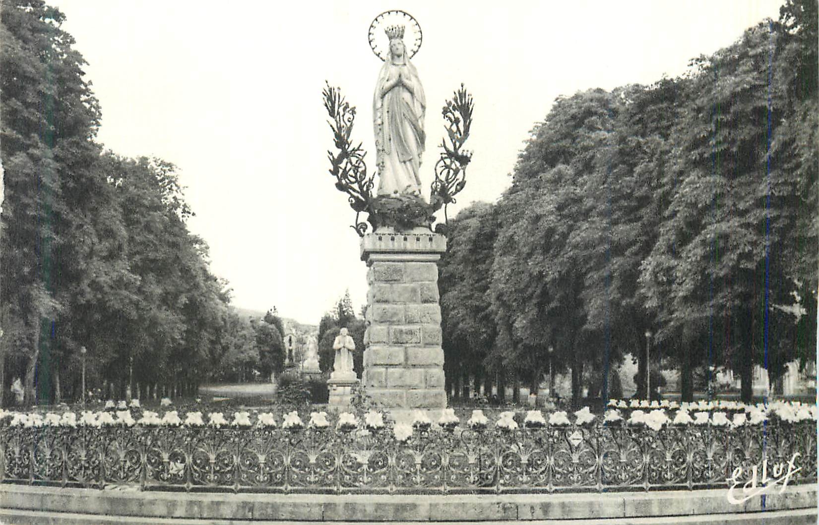 CPA Lourdes La Vierge Couronnee 