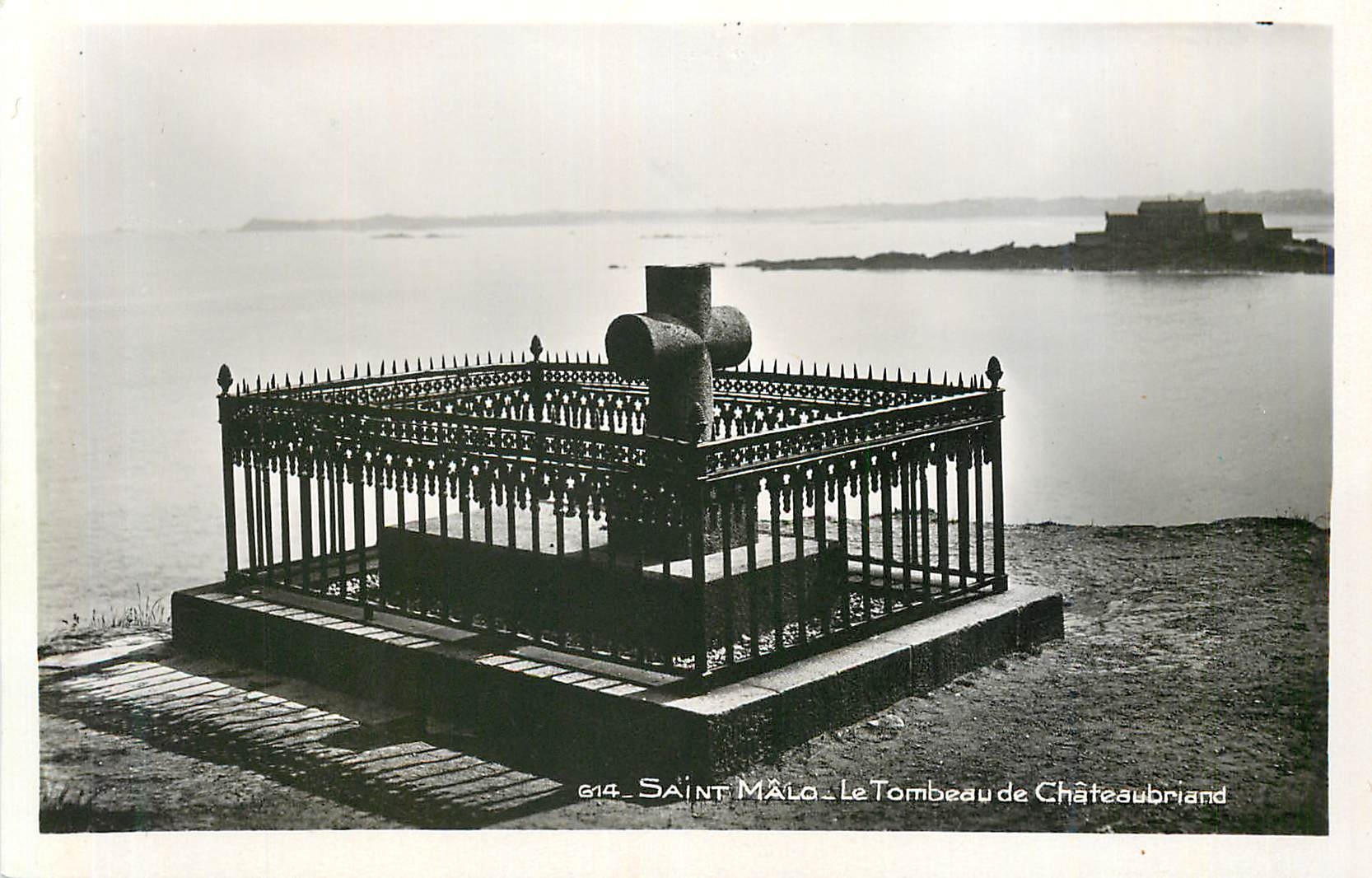 Saint-Malo — La Tumba de Châteaubriand — editor La Cigogne, Rennes