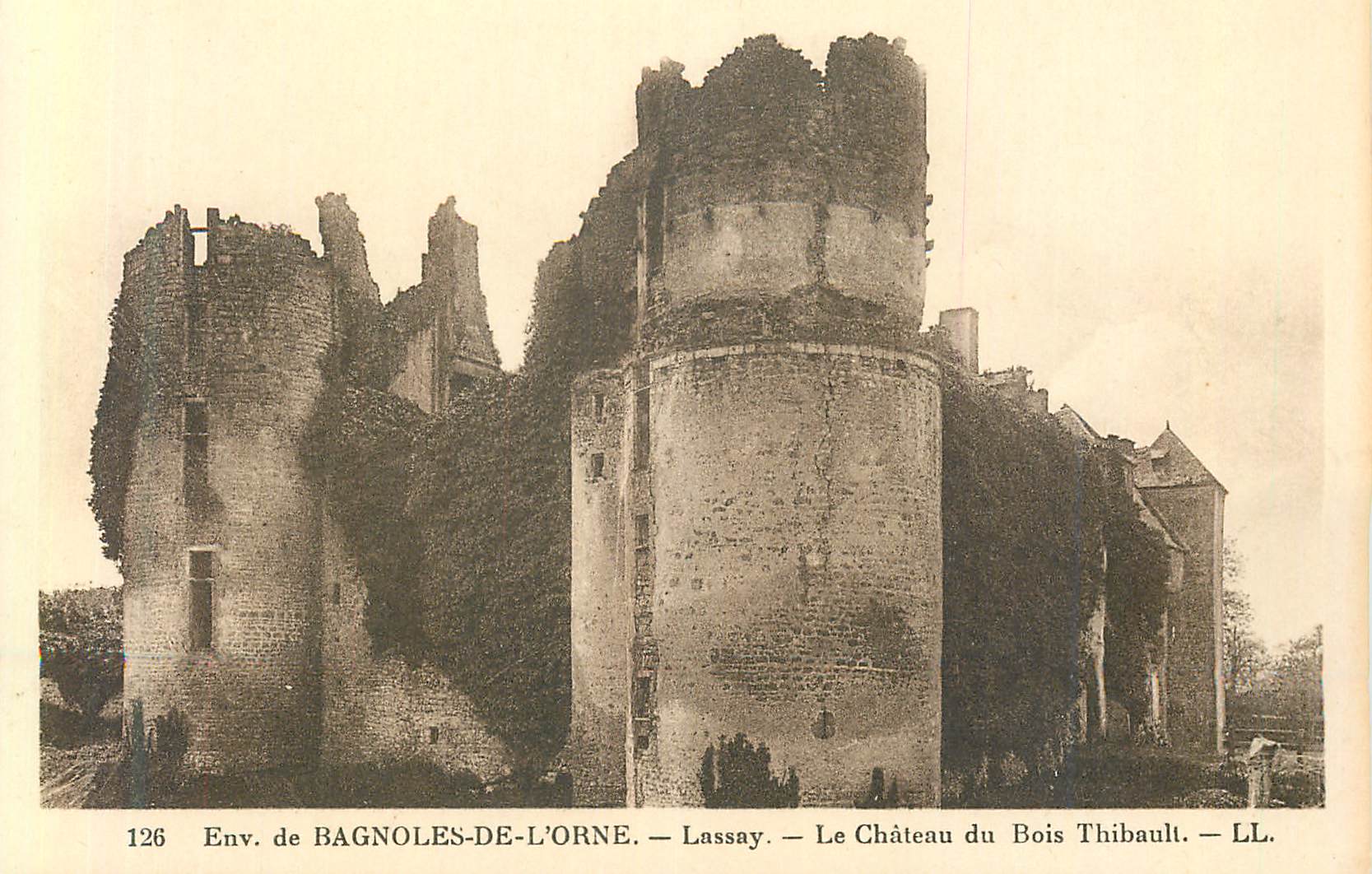 CPA Env de Bagnoles de l Orne Lassay Le Chateau du Bois Thibault 